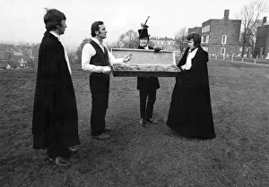 £100, 000 Duel on Blackheath. The solemn selection of weapons by Gerald Harper