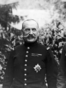 General Foch (2 October 1851 e 20 March 1929) seen here during a meeting with King George