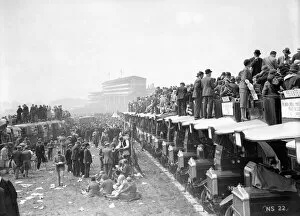 Images Dated 3rd July 2012: General scenes at the Epsom races, circa 1925