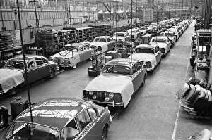 01186 Prints: General scenes showing the new Jaguar cars coming off the production line at the plant