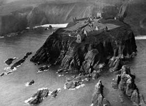 00780 Prints: General view of the ruined medieval fortress of Dunnottar Castle near Stonehaven