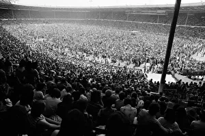 01319 Prints: General view showing the thousands of fans at the Midsummer Music concert at Wembley