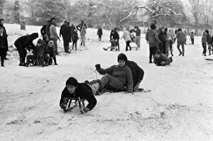 01476 Collection: General views of tobogganing and skiing in Richmond Park, London. 27th December 1970