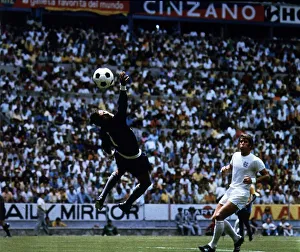 Geoff Hurst beats Brazilian keeper Felix but misses the goal during the epic World Cup