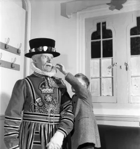 Geoffrey Harcup, aged 4 years with Yeoman Warder David Sprake, 84
