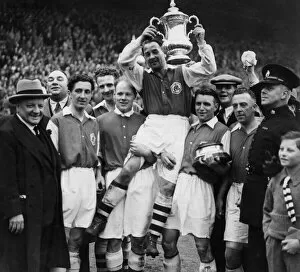 00317 Collection: George Allison Arsenal manager (far left) looks on as Alex James Arsenal captain holds