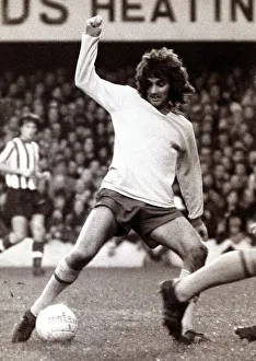 Sporting Legend Prints: George Best of Manchester United - November 1971 in action against Southampton