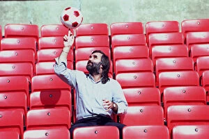 01414 Collection: george best, former soccer player. sept 90-7843
