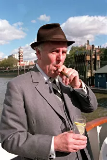01476 Collection: GEORGE COLE ON THE RIVER THAMES - OCTOBER 1990