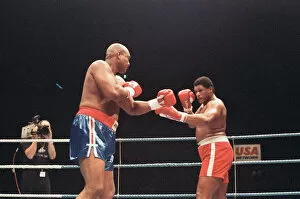 Images Dated 25th September 1990: George Foreman vs. Terry Anderson, London Arena, London, 25th September 1990