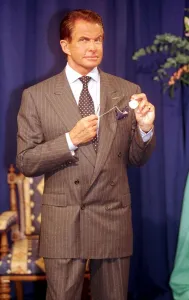 00138 Prints: George Hamilton actor on set at LWT studios November 1998 in London