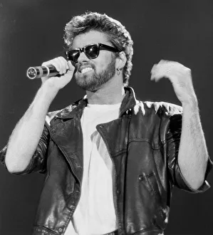 george michael pop singer stage live aid concert 1985 wembley stadium Trending Item 1