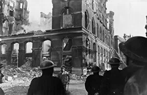 Firefighters Collection: German air raid on the city of London during the Second World War