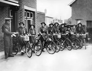 00113 Prints: Girl Guides receive notes to be delivered to members of the Home Guard 22nd October 1940