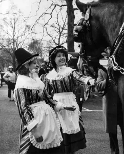 Gladwen Owen and Nancy Griffiths dressed in Welsh costume