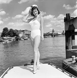 Glamour girl / actress June Barry at Hammersmith Pier. June 1960 M4372-009