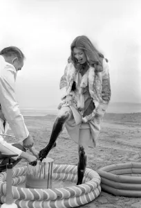 Glamour / Unusual / Humour: New detergent for removal of oil publicity stunt. Miss U. K
