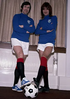 Archiveids Prints: Glasgow Rangers FC captain John Greig (left) seen here with singer Rod Stewart