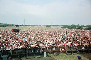 01269 Collection: Glastonbury Festival, Worthy Farm, Picton, Somerset. Huge crowds pictured