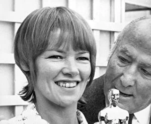 Images Dated 27th April 1971: Glenda Jackson holds her Oscar for best actress which was presented to her at a reception