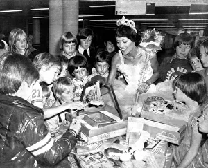 00375 Prints: A glittering fairey queen dropped into Gatwick Airport and cheered many holidaymakers