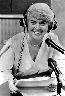 01428 Prints: Gloria Hunniford in radio studio smiling - July 1981 13 / 07 / 1981