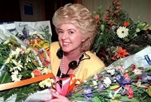 Images Dated 10th April 1990: Gloria Hunniford TV Presenter 50th Birthday suprise 1990 Flowers arrive in