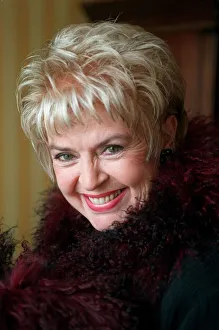 Gloria Hunniford TV Presenter October 1998 A©mirrorpix