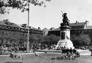 00939 Prints: Good weather brings many people to Eldon Square to bask in the sun during their lunch