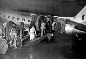00008 Prints: Goods loaded onto a British aircraft for the Berlin Air Lift during the Russian blockade