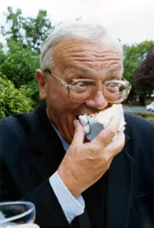 00500 Prints: Former Goon Sir Harry Secombe celebrates his 70th birthday (Sept 8th