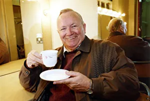 00500 Prints: Former Goon Sir Harry Secombe pictured in a dressing room at Sunderland Empire