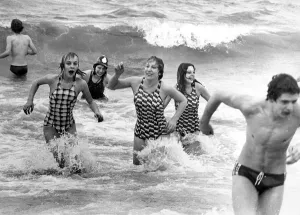 Waves Prints: Goosepimples galore as Gillian Davison and her pals brave the North Sea