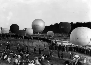 00090 Prints: The Gordon Bennett Balloon Race in Brussels Belgium in June 7th 1925