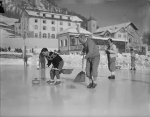 00001 Prints: Gordon Richards, jockey, competing in Curling Championships at St. Moritz, Switzerland