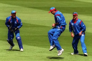 Wicket Prints: Graeme Hick catches Sanath Jayasuriya May 1999 during Englands opening match