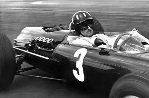 01411 Collection: Graham Hill with Brabham in May 1965