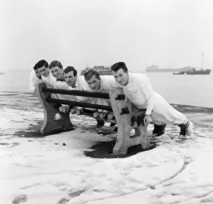 00750 Prints: Gravesend and Northfleet training session in the snow ahead of their FA Cup fourth