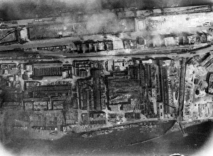 01453 Prints: Great damage in the centre of Bremen where raging fires swept large areas following an