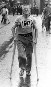 00119 Prints: The Great North Run 27 June 1982 - pensioner Richard Redhead battles on, on his crutches
