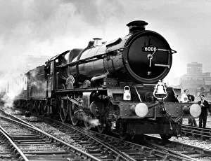 Great Western Railway (GWR) 6000 Class King George V steam locomotive attracts steam fans