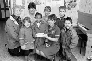 Collection Prints: Greenside Infants and Nursery school pupils visited the Huddersfield Royal Infirmary to