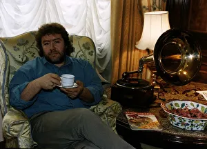 00133 Prints: Gregor Fisher Actor at the Mountbatten hotel in Londons Covent Garden