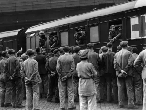 00035 Prints: A group of workmen cheering some of the repatriated and wounded prisoners who were able