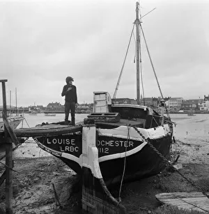 01511 Prints: A group of young beachniks'living on a barge in Shoreham-by-Sea