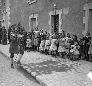 Puttee Prints: Group of youthful admirers. Lessons are interrupted to enable the children to offer their