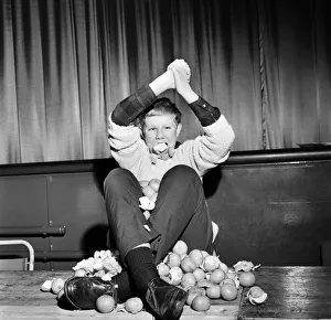 Guenter Kuhn, the 14 years old world champion orange eater