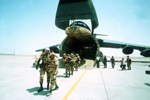 00155 Prints: Gulf War US Troops disembark from a USAF Galaxy transport aircraft