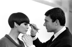 00887 Prints: Hairdresser Vidal Sassoon with model Sandra Mundy, giving her the boyish Mary Quant hair