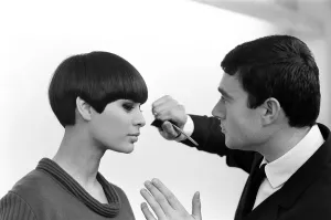 00887 Prints: Hairdresser Vidal Sassoon with model Sandra Mundy, giving her the boyish Mary Quant hair